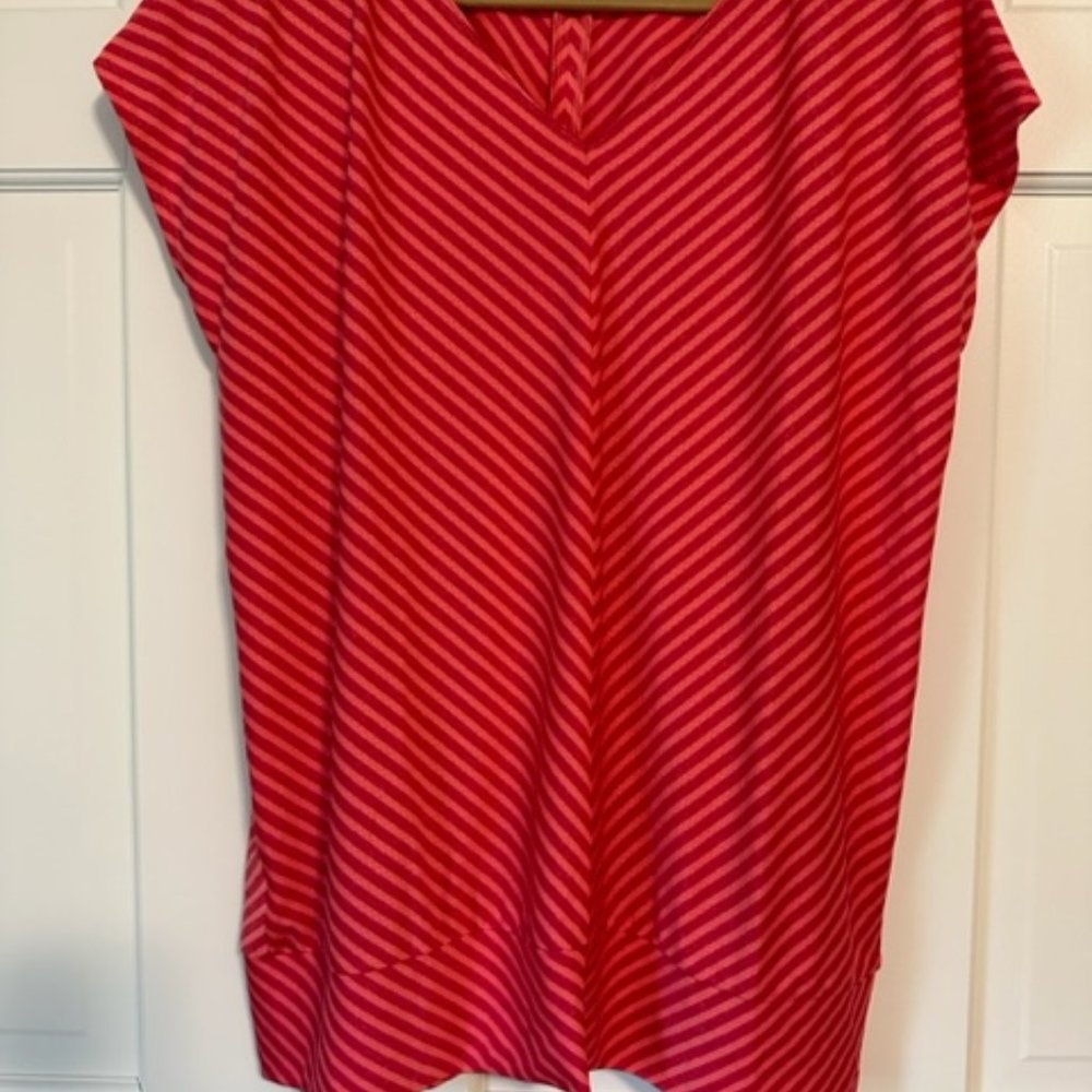 Eddie Bauer V Neck Size XL Cap Sleeves